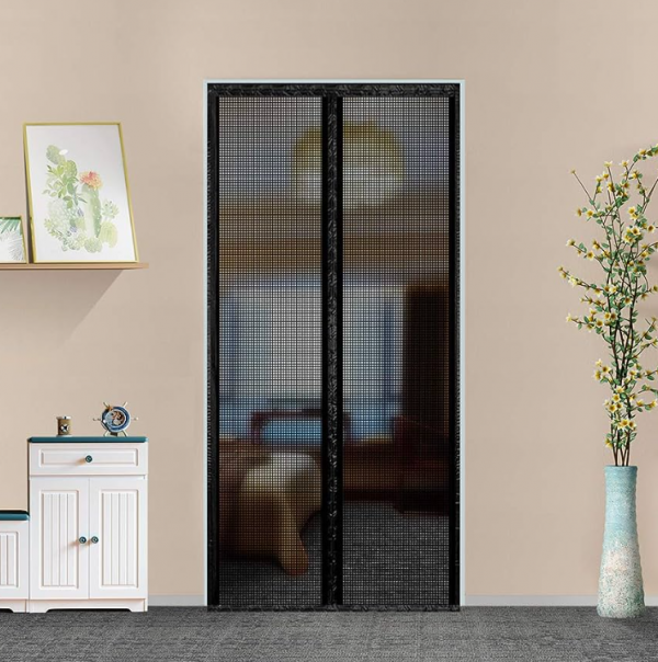 Lemari Besi dengan Penutup Pintu Jaring